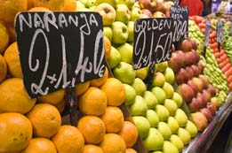 This is a picture of apples and oranges in a supermarket.