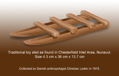 This image shows a traditional toy sled. Its dimensions are indicated in centimetres.