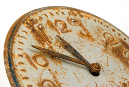 This photo shows a rusty old clock.